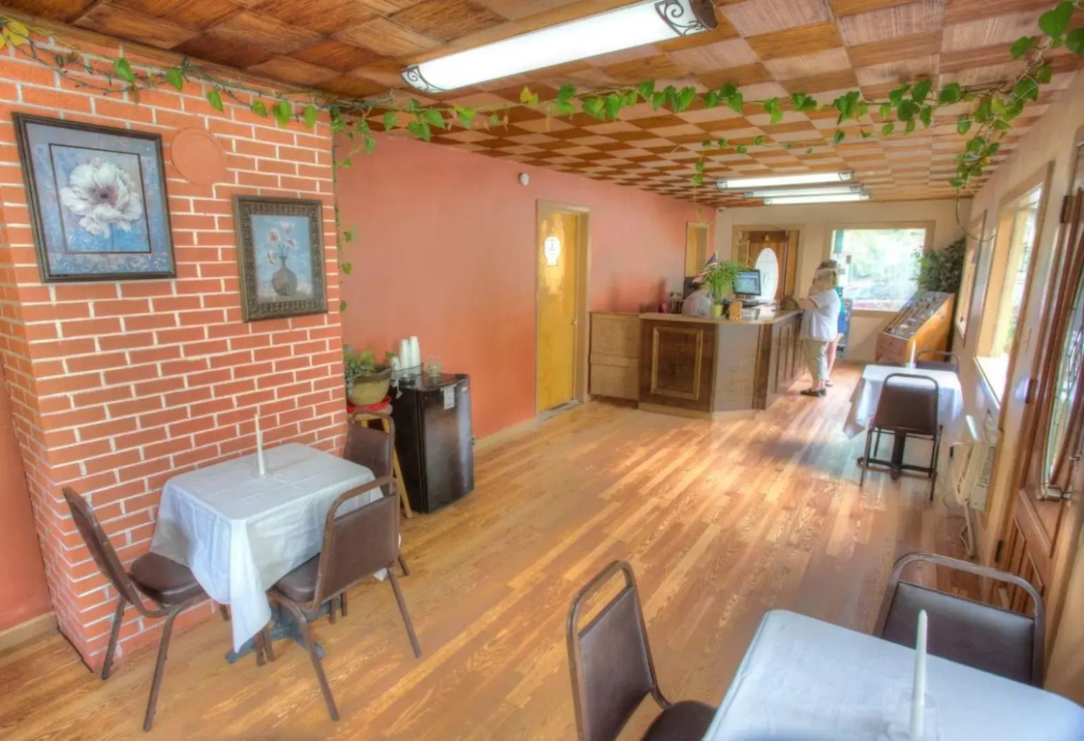 Hofbrau Riverfront Hotel