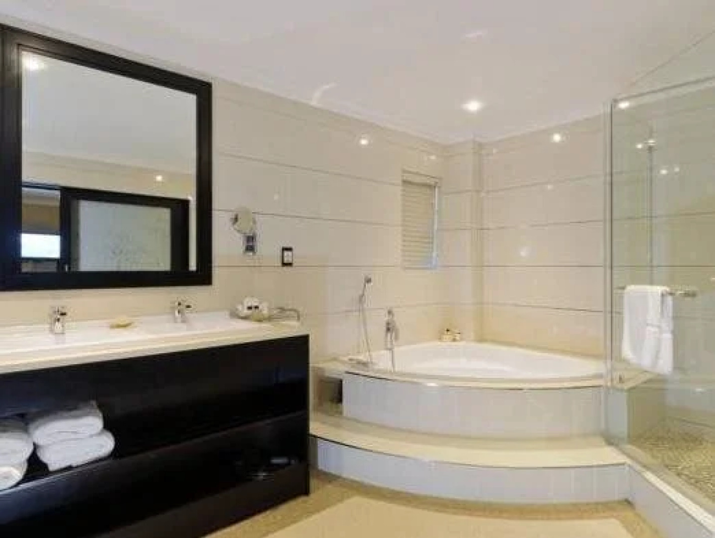 The Executive Suites  555