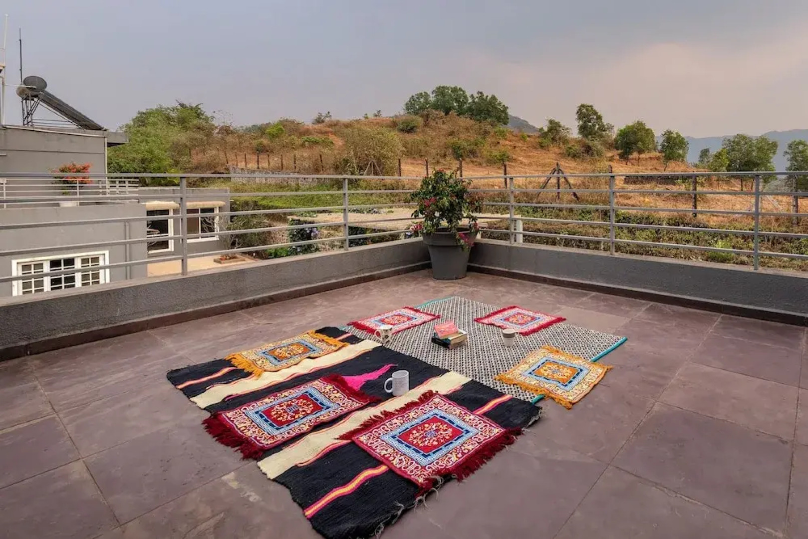 CosmicStays GreyStone Villa Mountain View & Dam