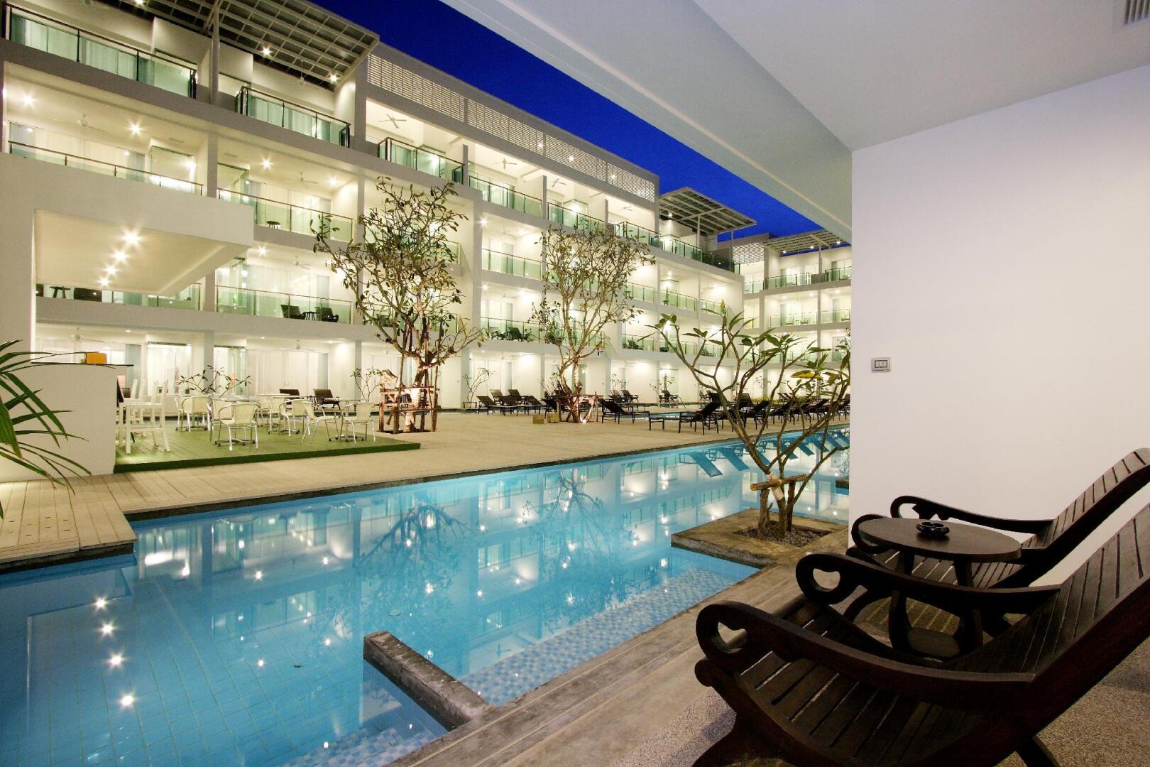 Курортный отель The Old Phuket - Karon Beach Resort