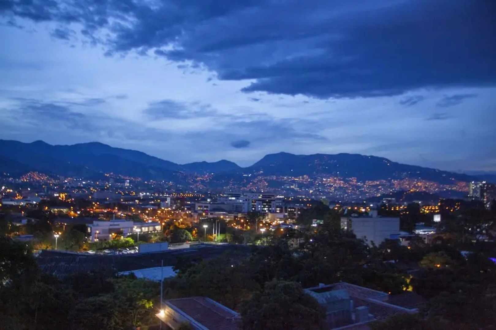 Large Apartment Poblado By Nomad Guru