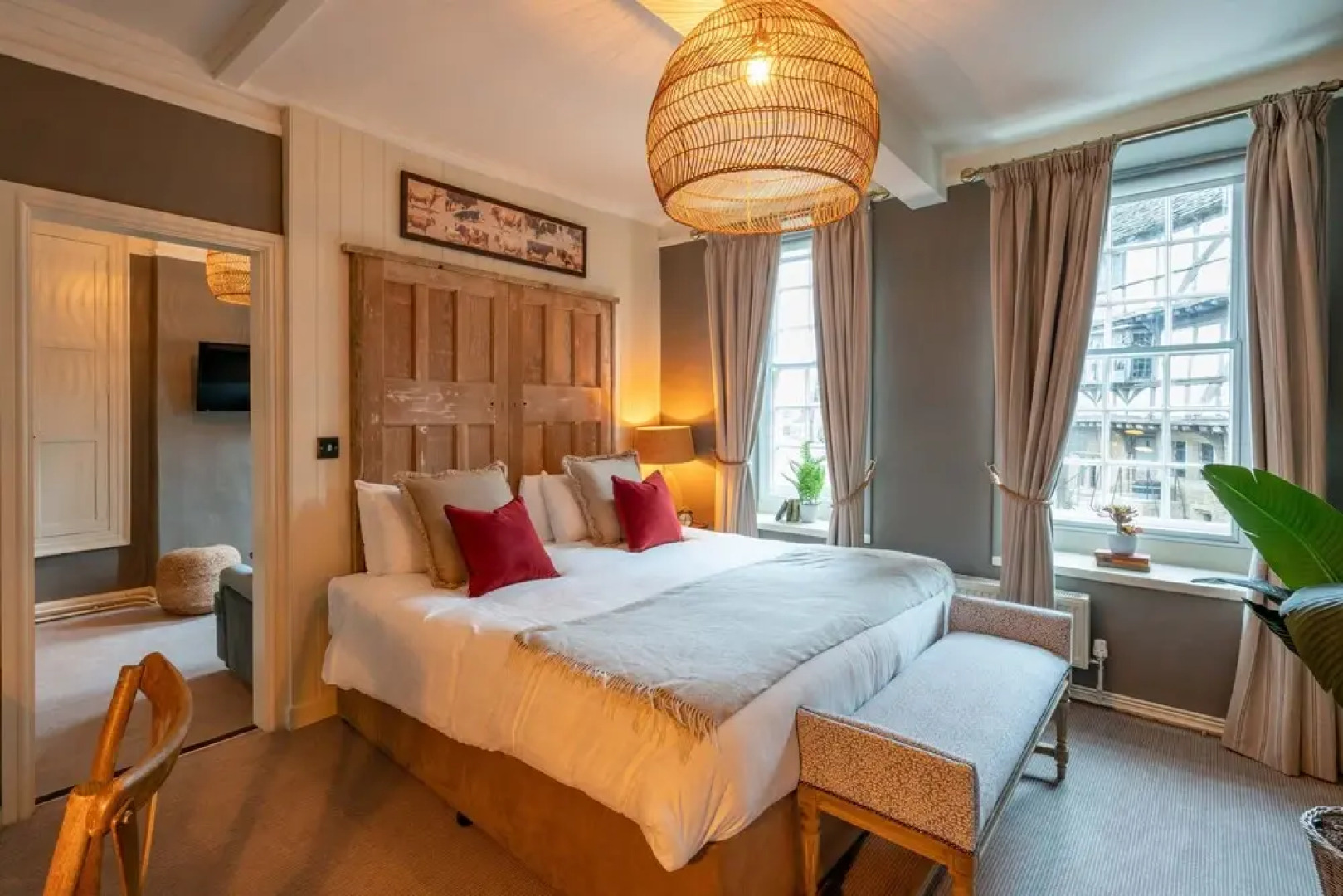 The George Inn & The Plaine