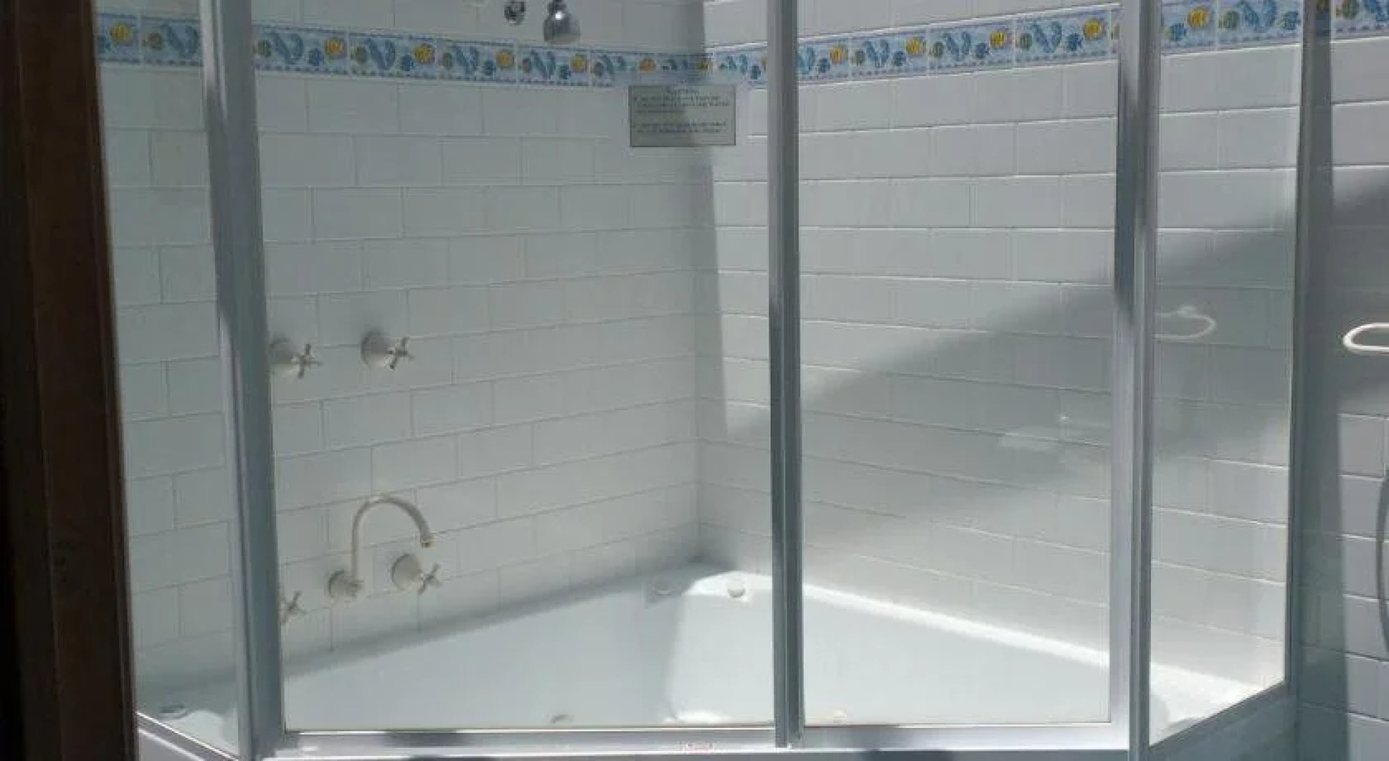 Gateway Lifestyle Lorikeet