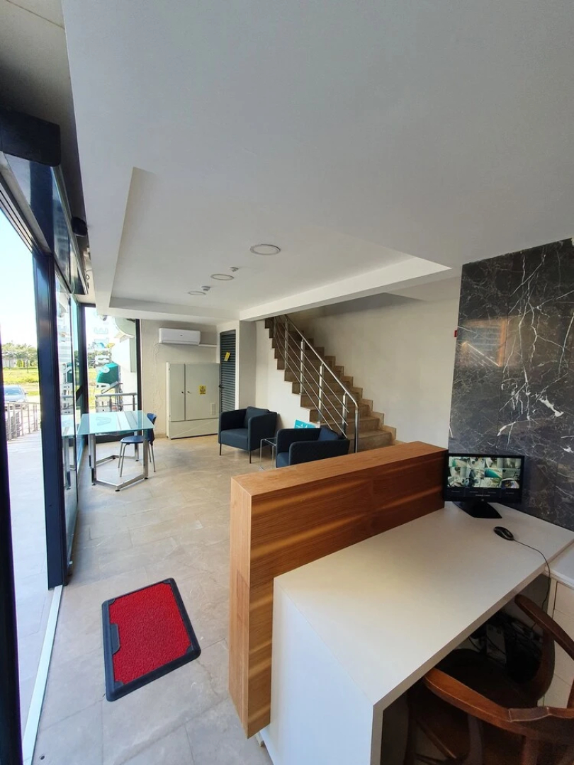 Lara Suite's