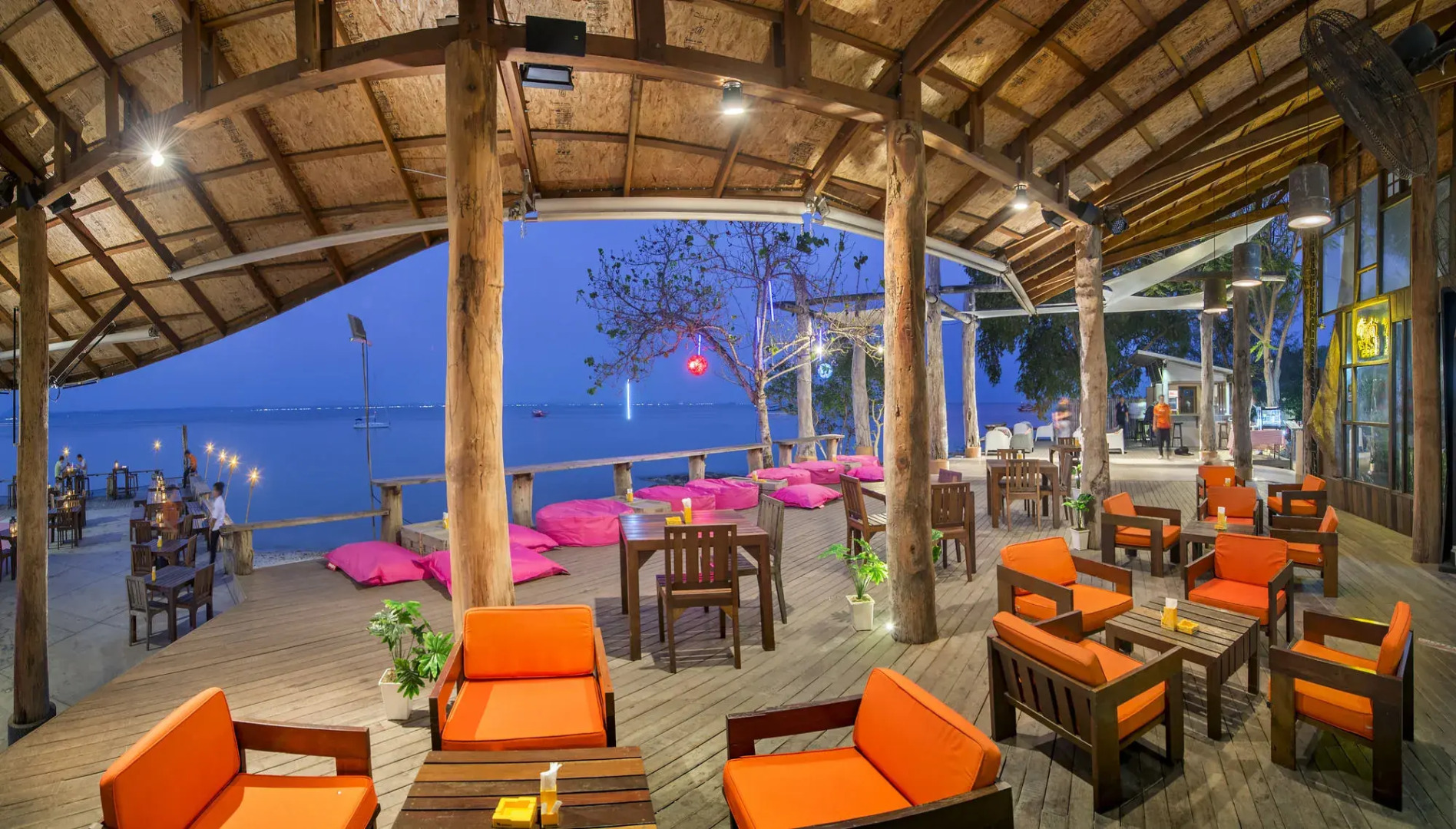 Bar And Bed (sleepless Society @ Samed)