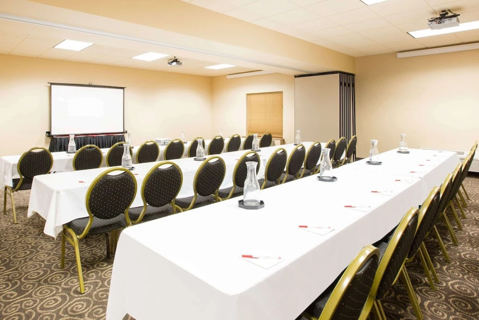 Ramada Tropics Resort / Conference Center Des Moines