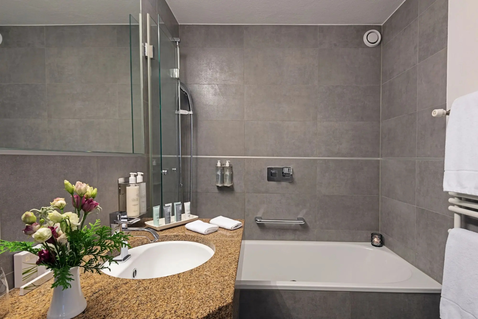 Le Mirabeau Hotel & Spa