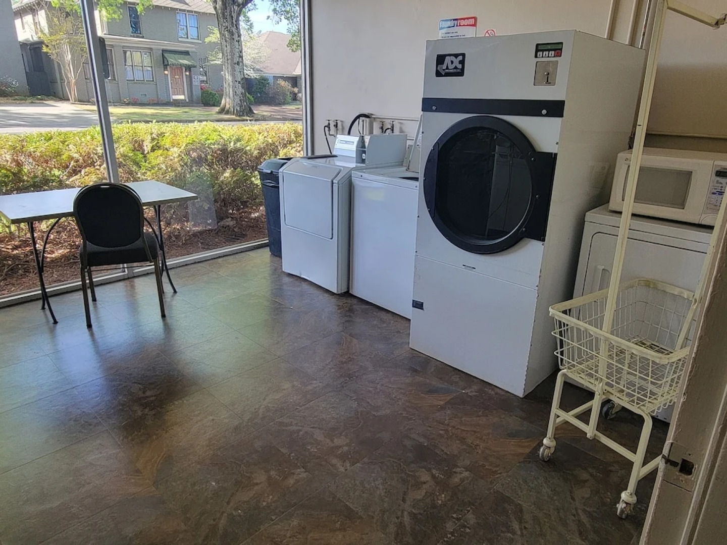 Studio 9 Inn & Suites