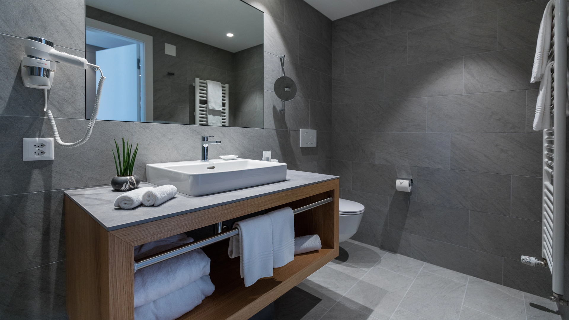 Hotel & LOUNGE LAGO MAGGIORE