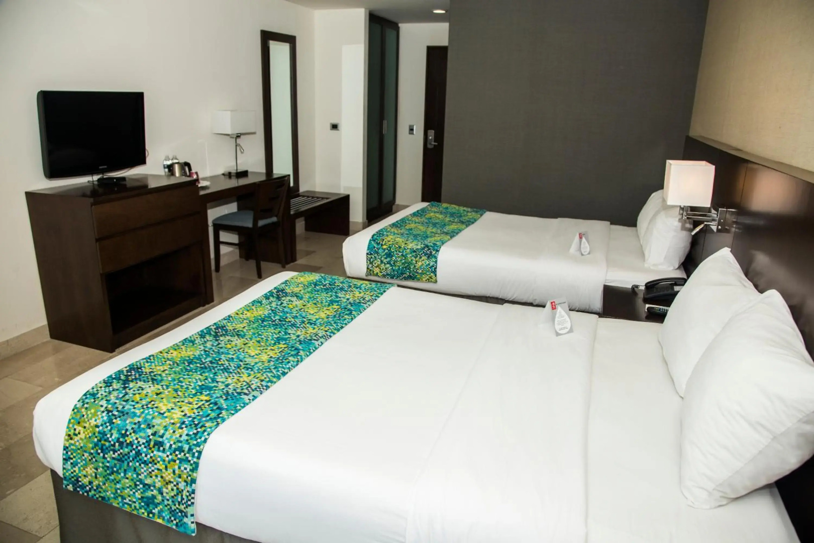 Seven Crown La Paz Malecon