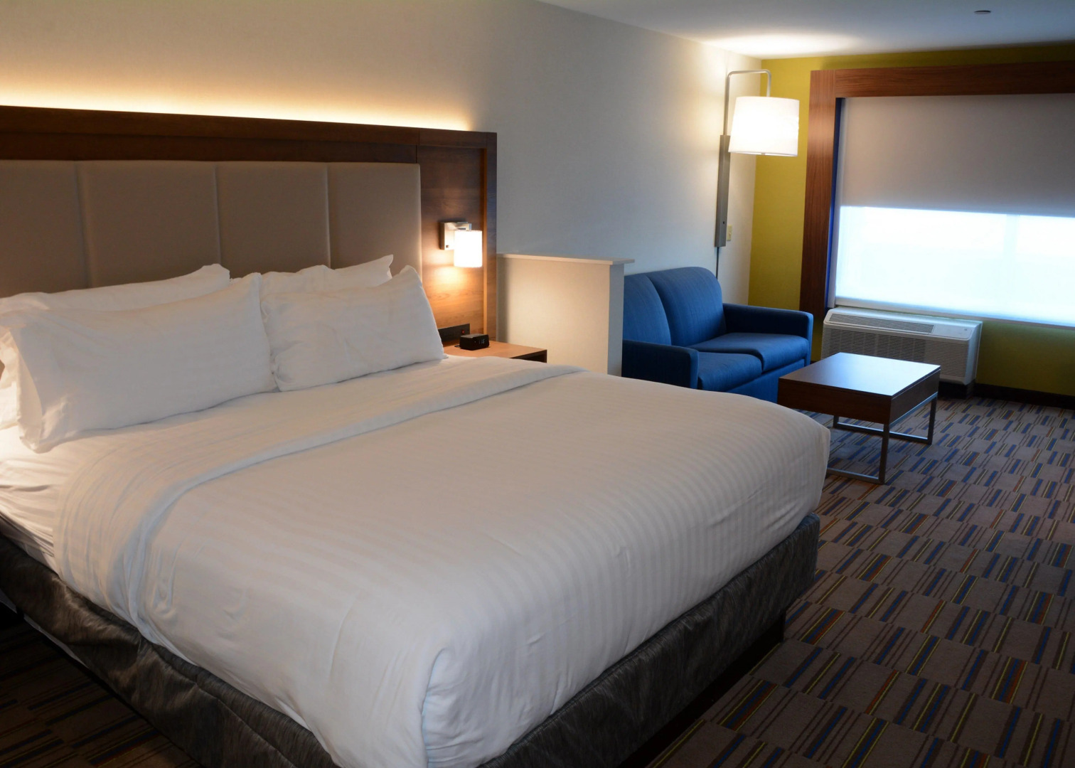 Holiday Inn Express & Suites Pittsburgh - Monroeville