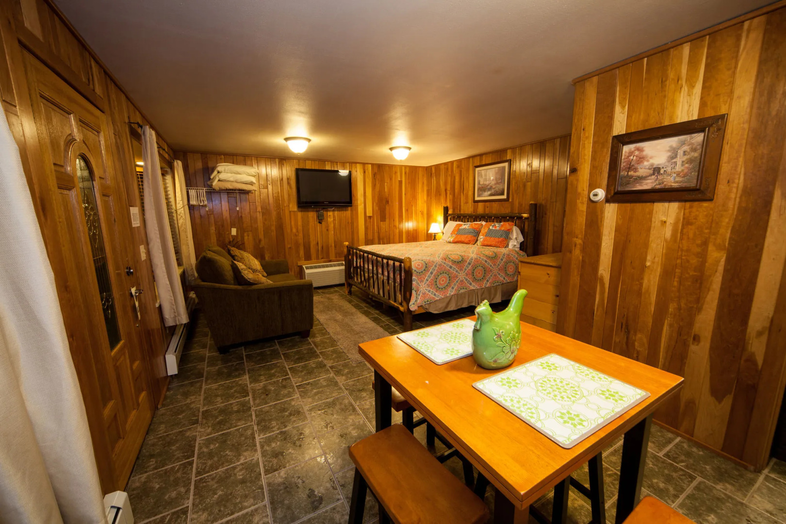 Log Cabin Lodge & Suites