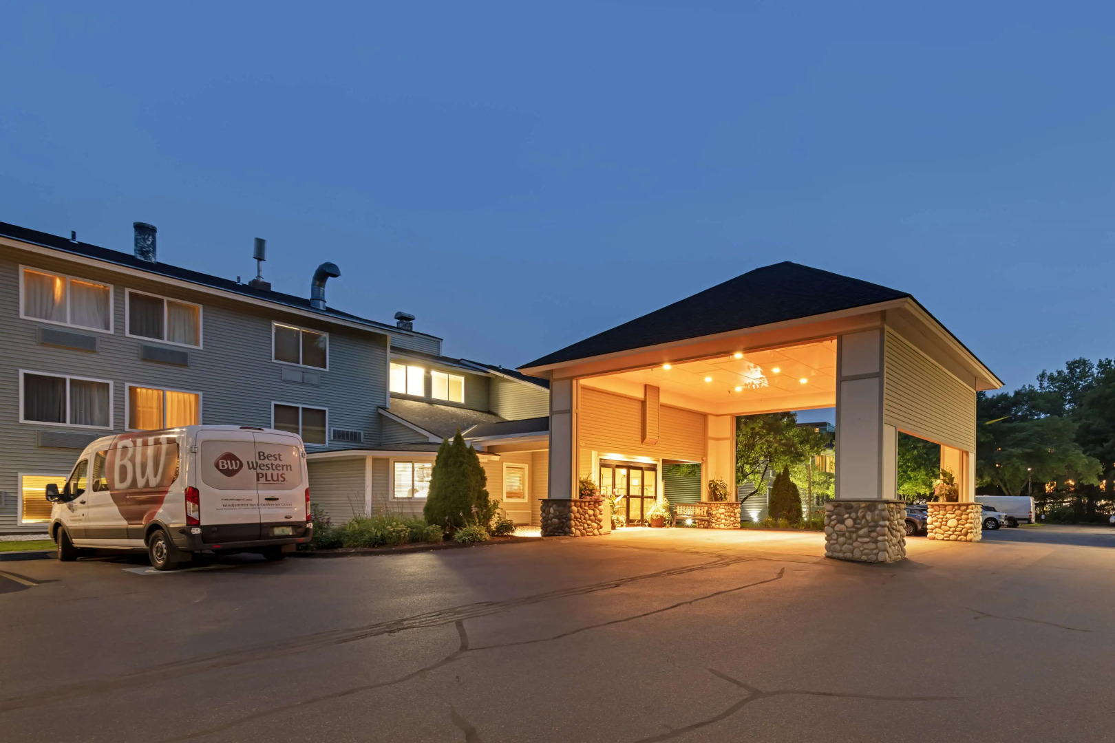 Best Western Plus Windjammer Inn & Conference Center