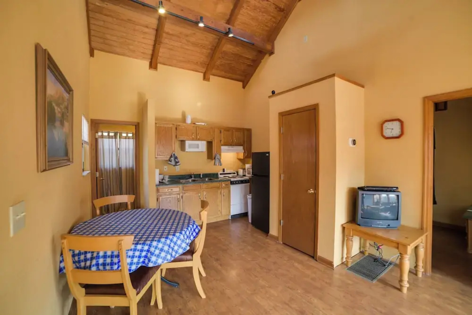 Peaceful Reliance Cabin w/ Deck on Hiwassee River!