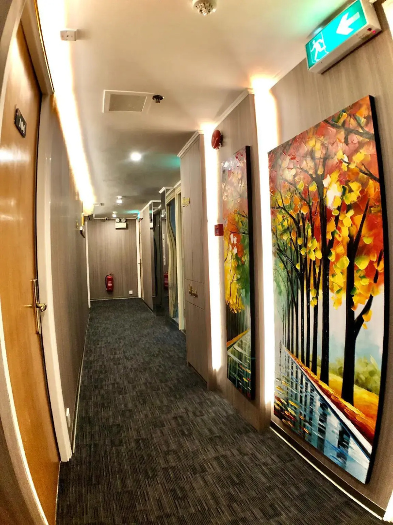 Holiday Hotel