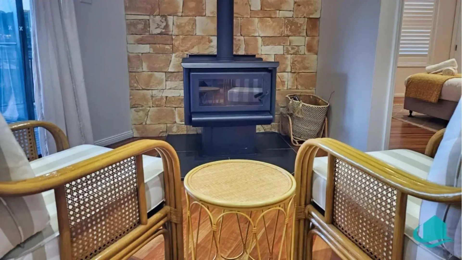 Splendour Hideaway - Luxury pool at Caves Beach