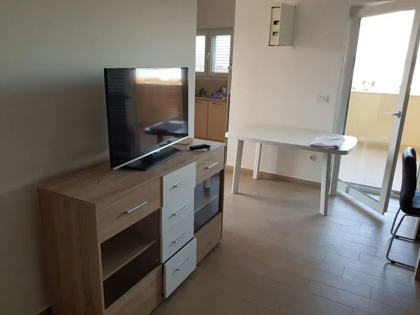 Contemporary Apartment in Neviđane near Sea