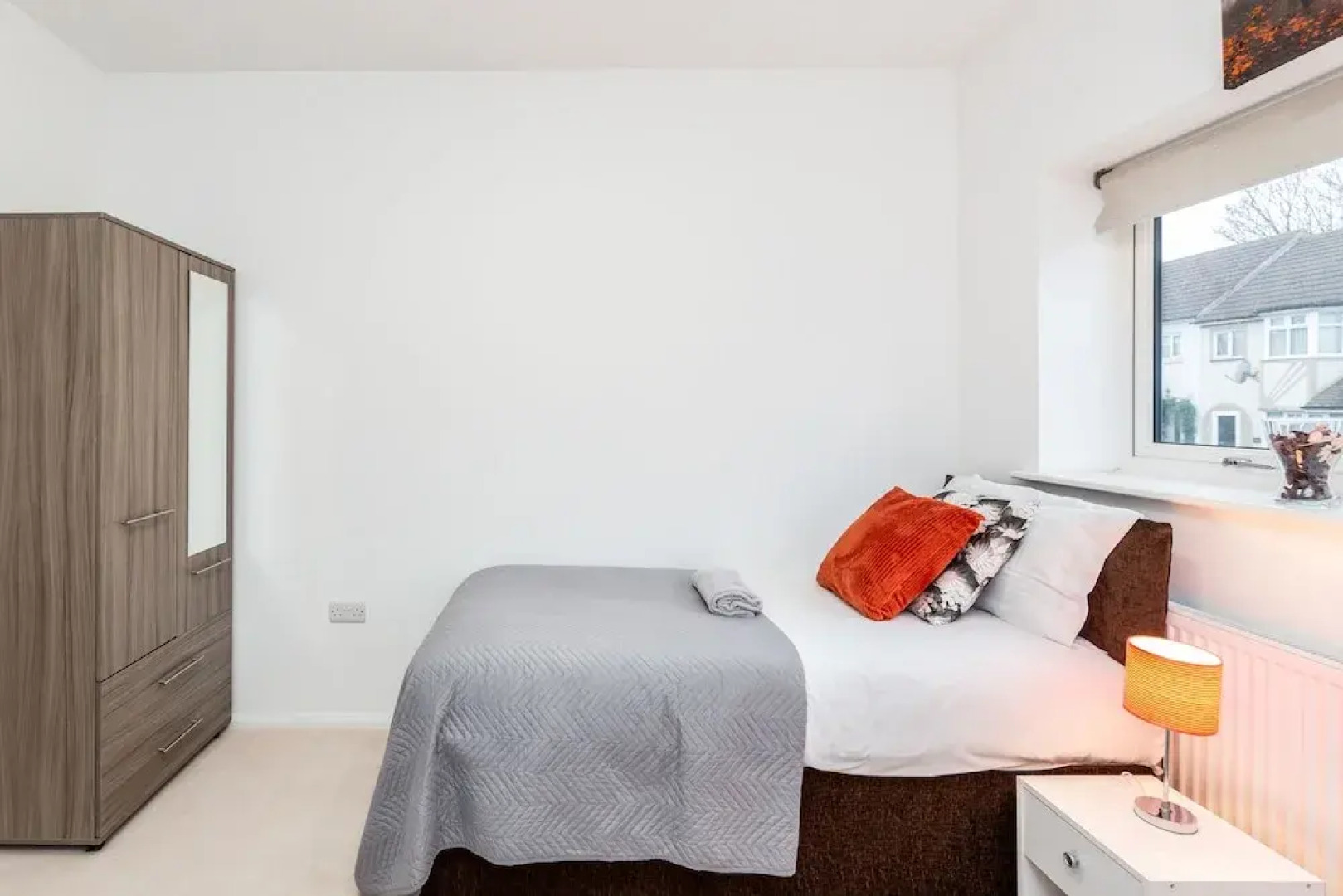 2BR Apt-sleeps 5-accessible-central Dartford