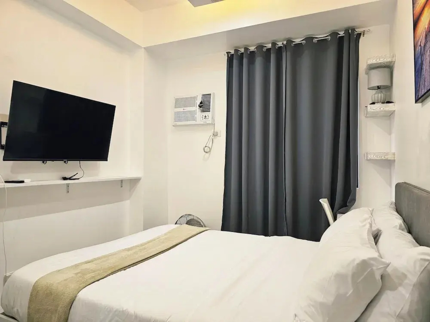 Modern Cozy Studio with Netflix