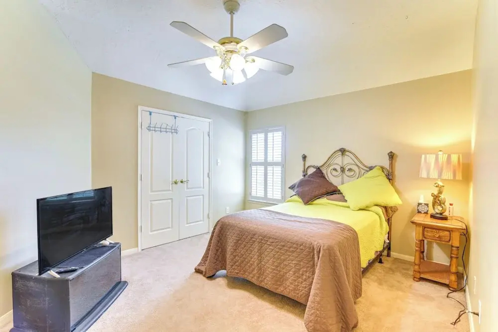 Patio, BBQ & Yard: Family Retreat in Pearland