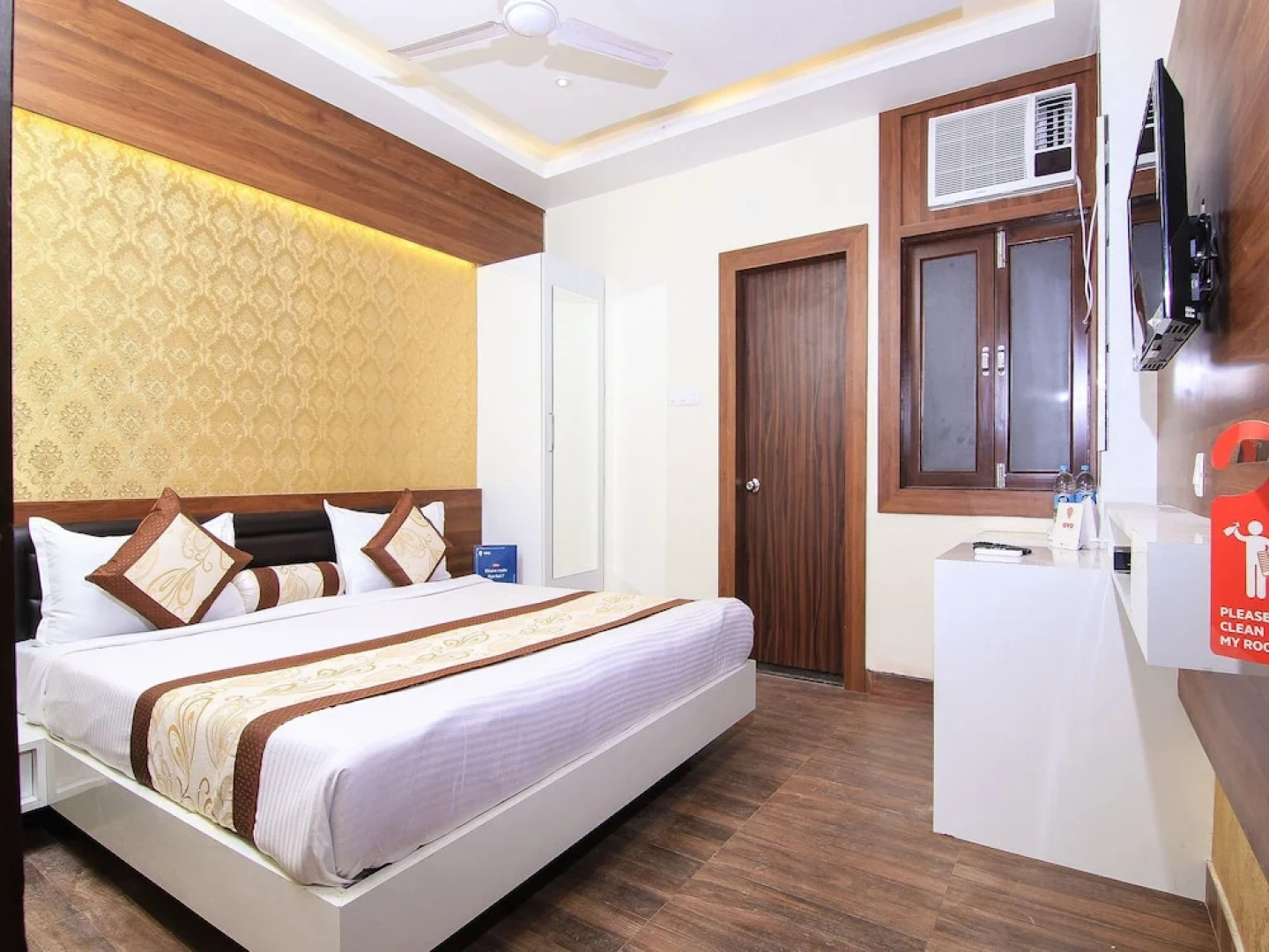 OYO 14886 Hotel Royal Paradise