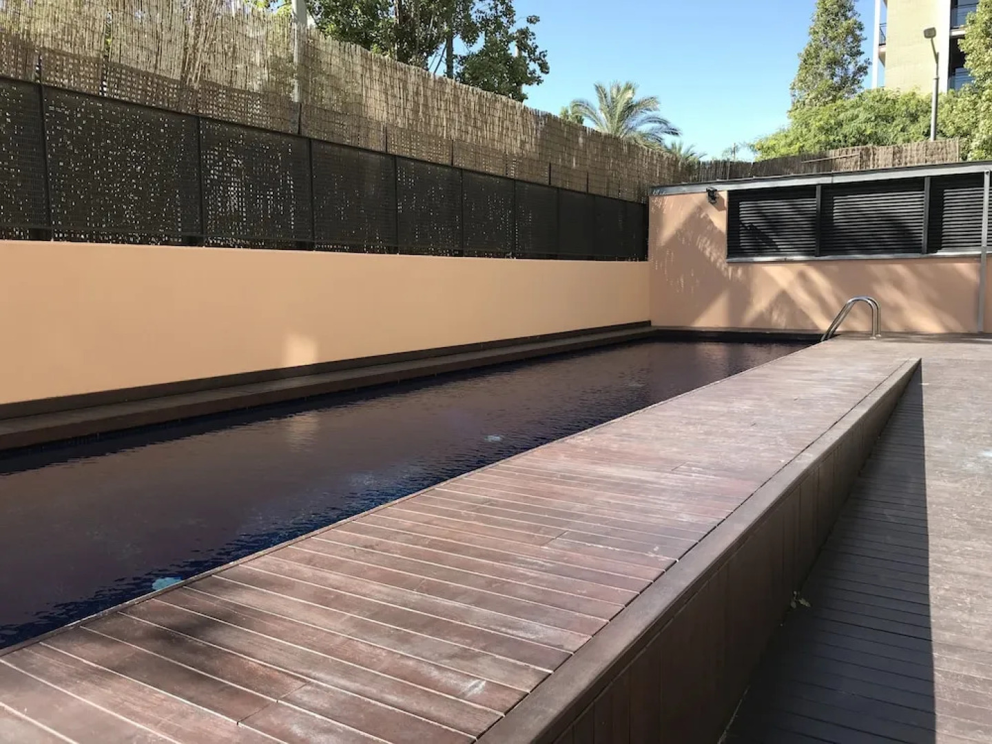 Akira Flats Port Fòrum