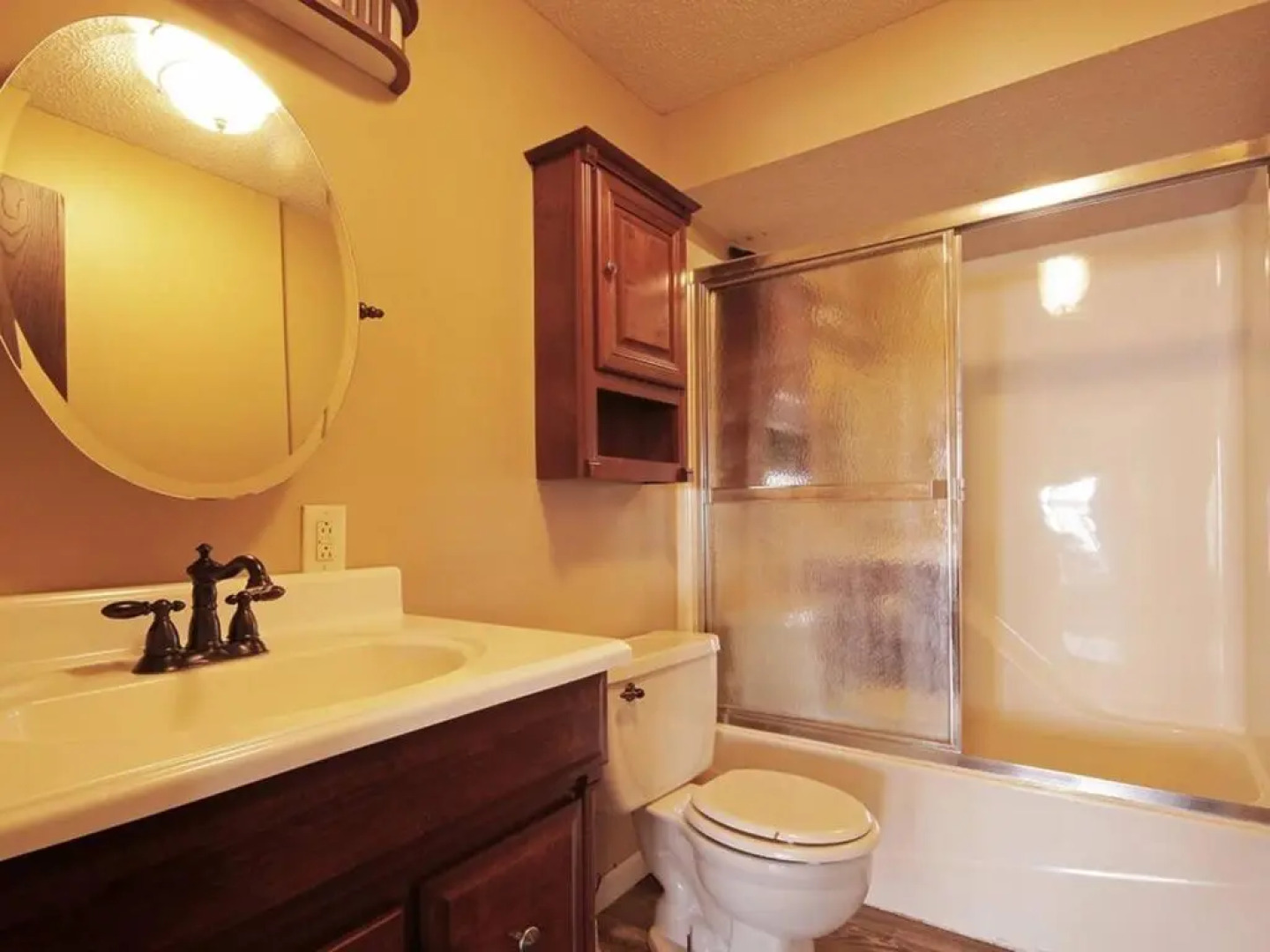 Lake Front Stunner near HToad & Shady Gators