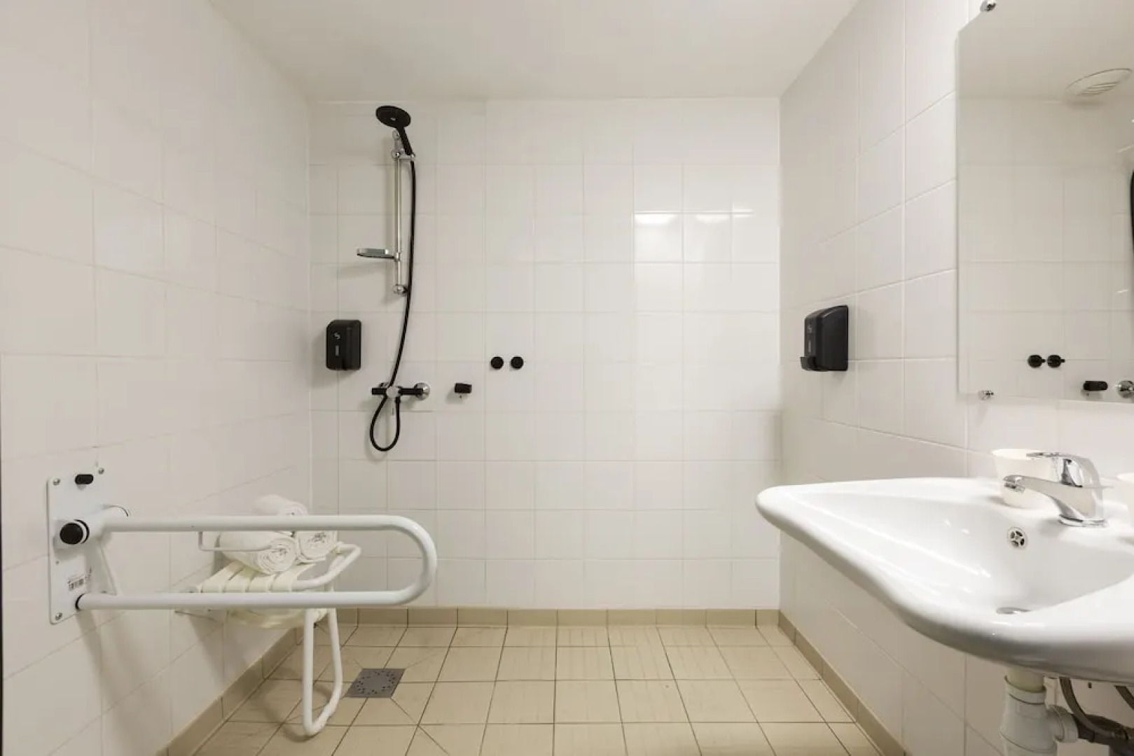 Enzo Hotels Chartres Mainvilliers By Kyriad Direct