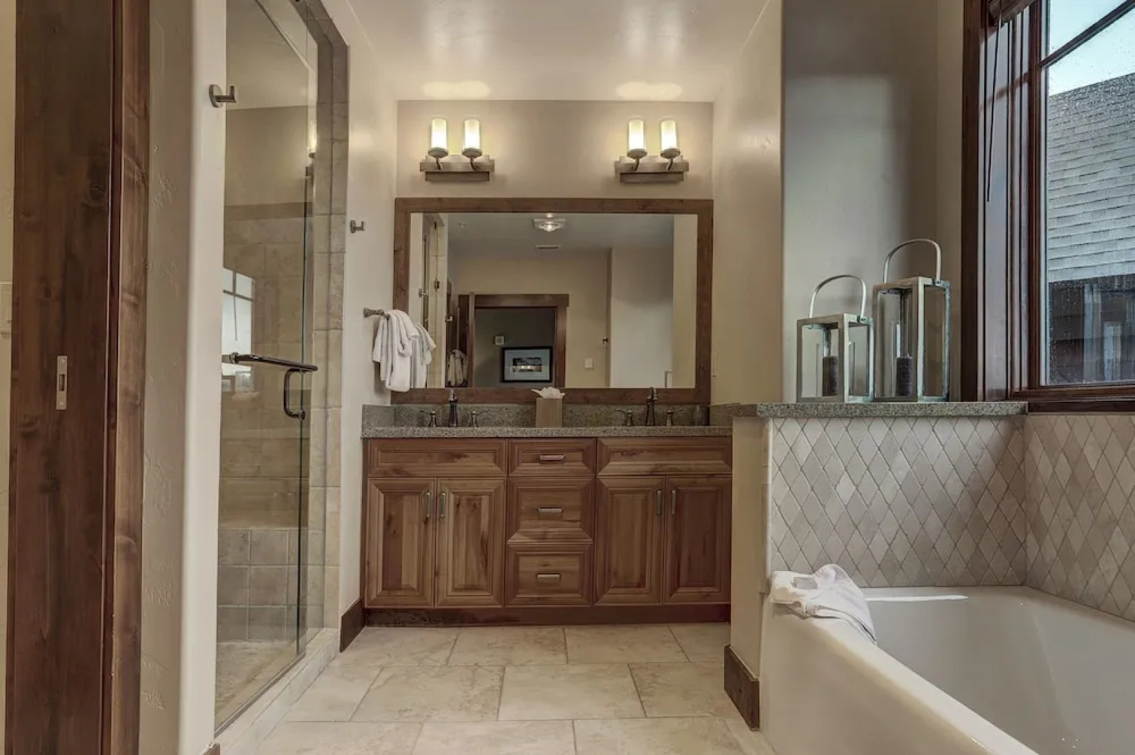 4 Bdrm/4 Bath on Peak 7- Luxury & Modern Condo