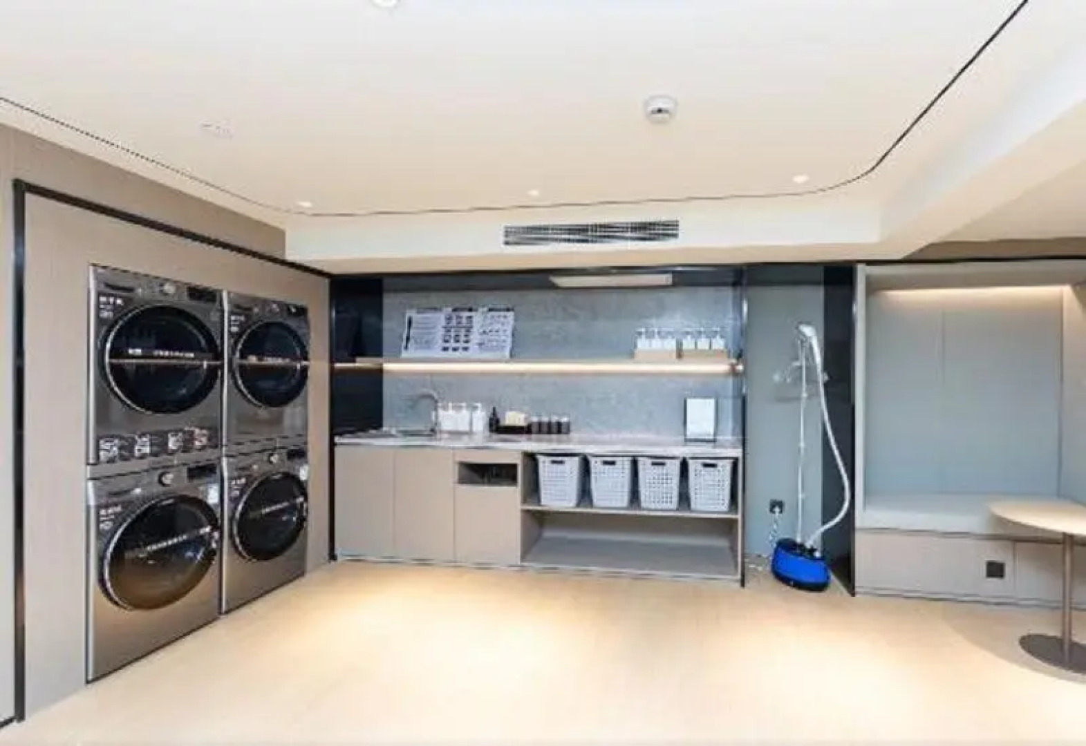 Ji Hotel (Shanghai Hailun Road Metro Station)