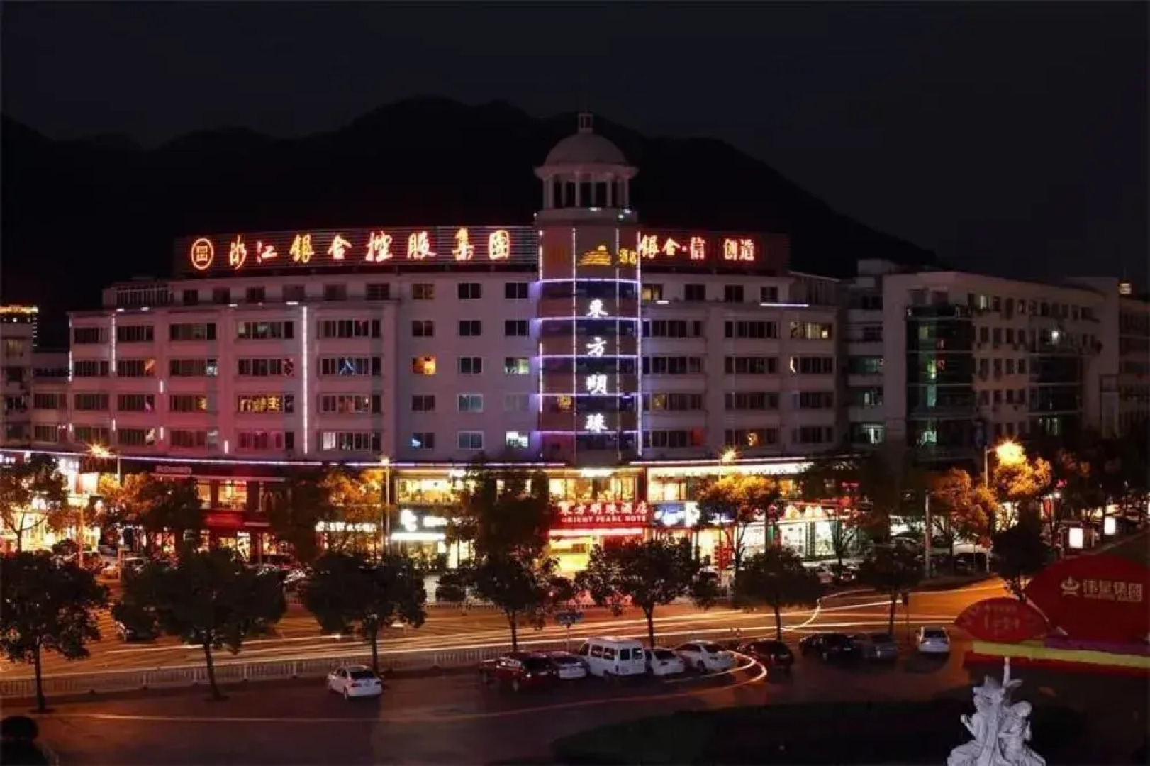 Oriental Pearl Grand Hotel