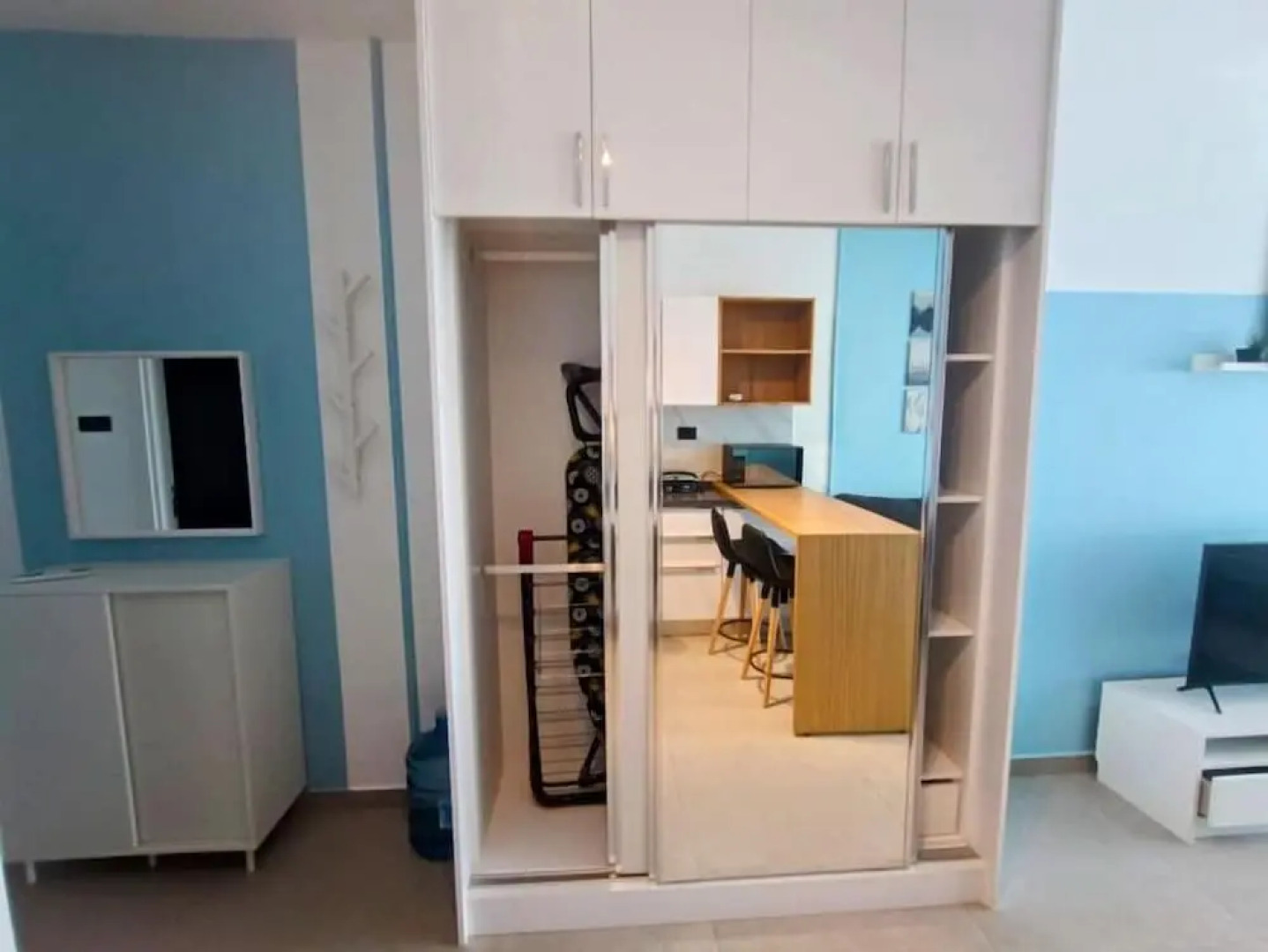 Azure Seaview Studio in Caesar Blue