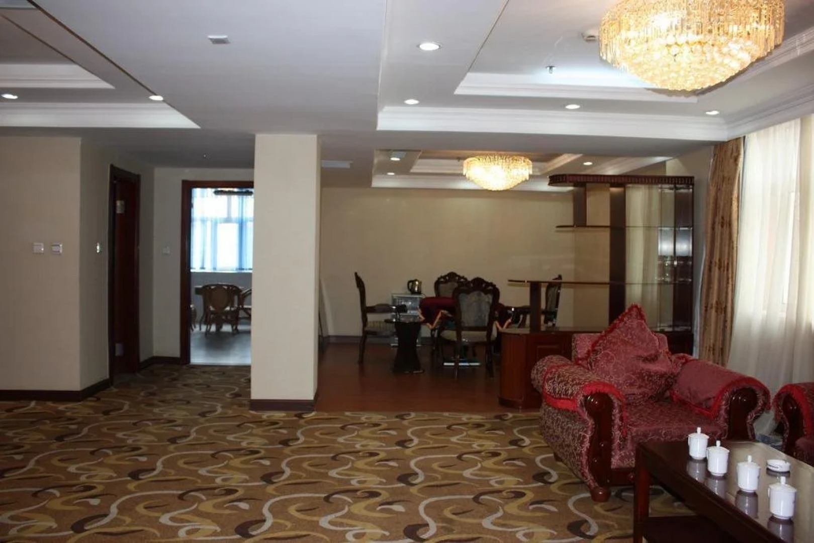 Xiushan International Business Hotel