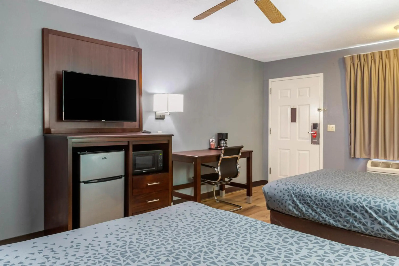 Econo Lodge West - Coors Blvd