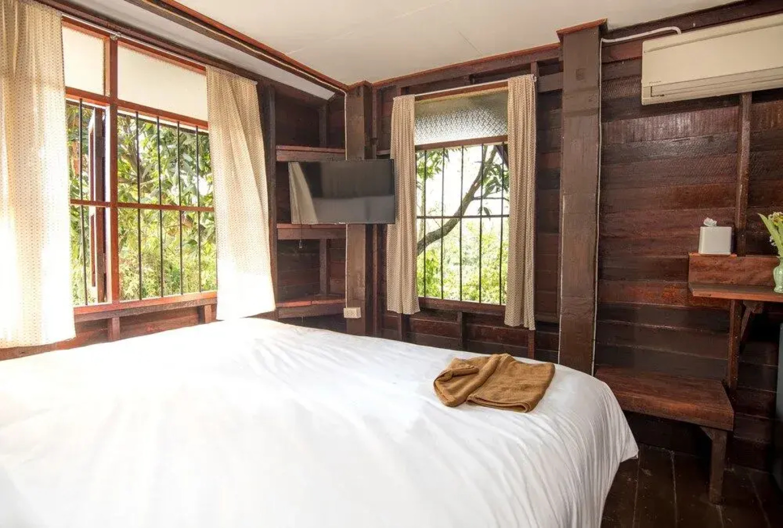 Boon Home Stay Arts and Crafts