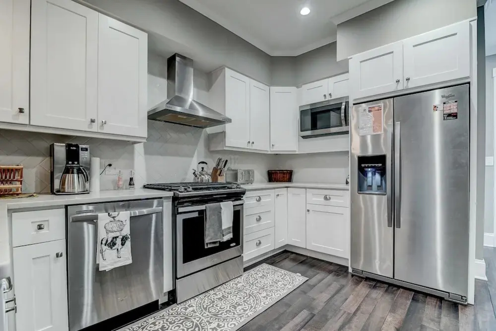 Luxury Home Near Harbor With Roofdeck & Parking