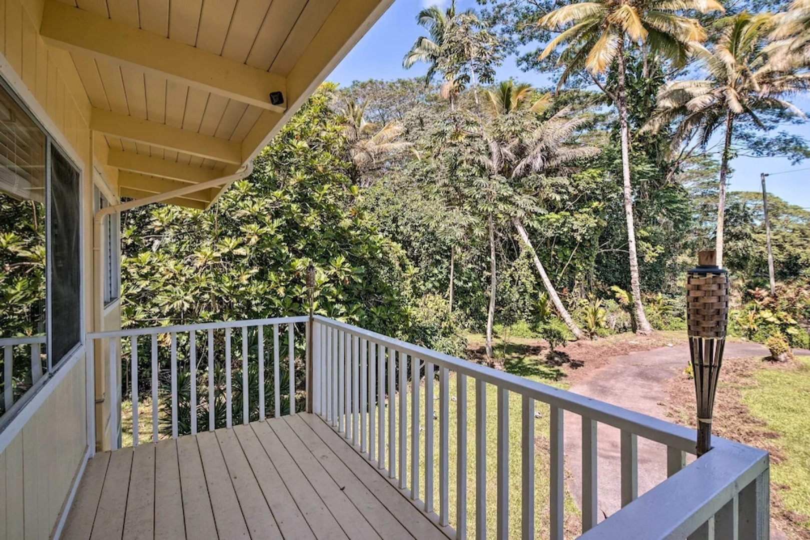 Sunny Pahoa Retreat: Snorkel, Hike & Shop!