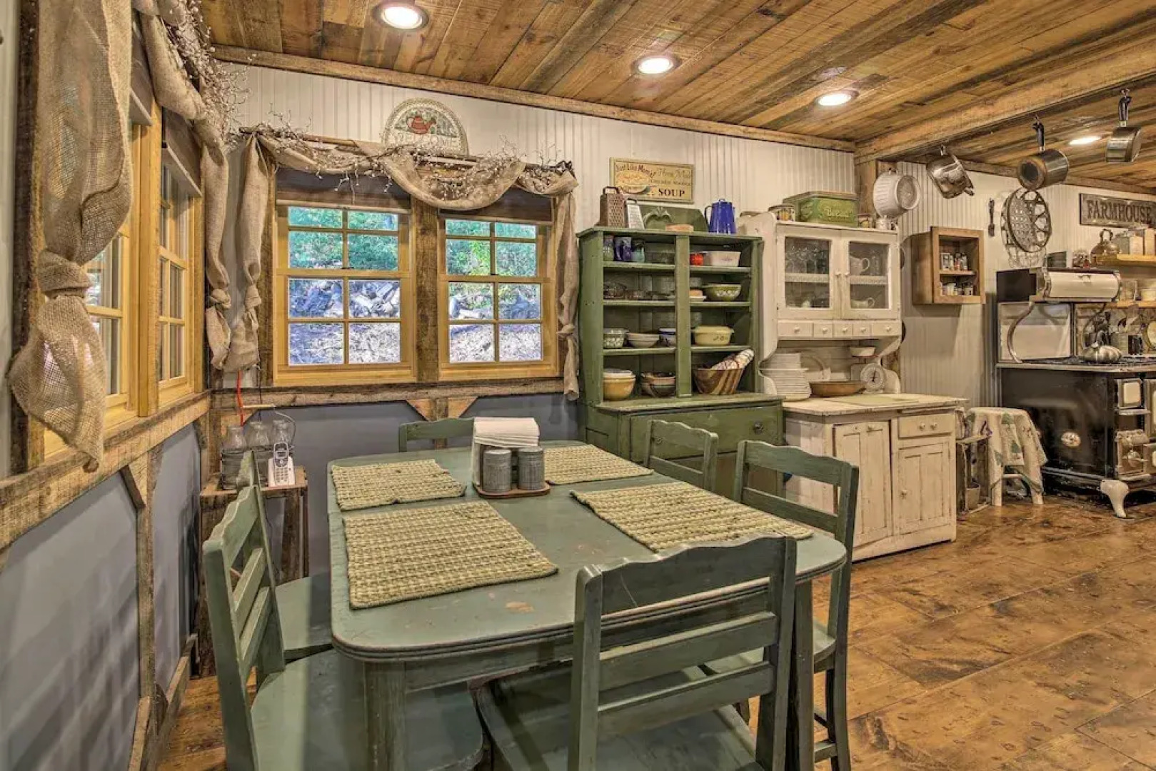 Tubes & Kayaks: 5-acre North Georgia Mtn Retreat