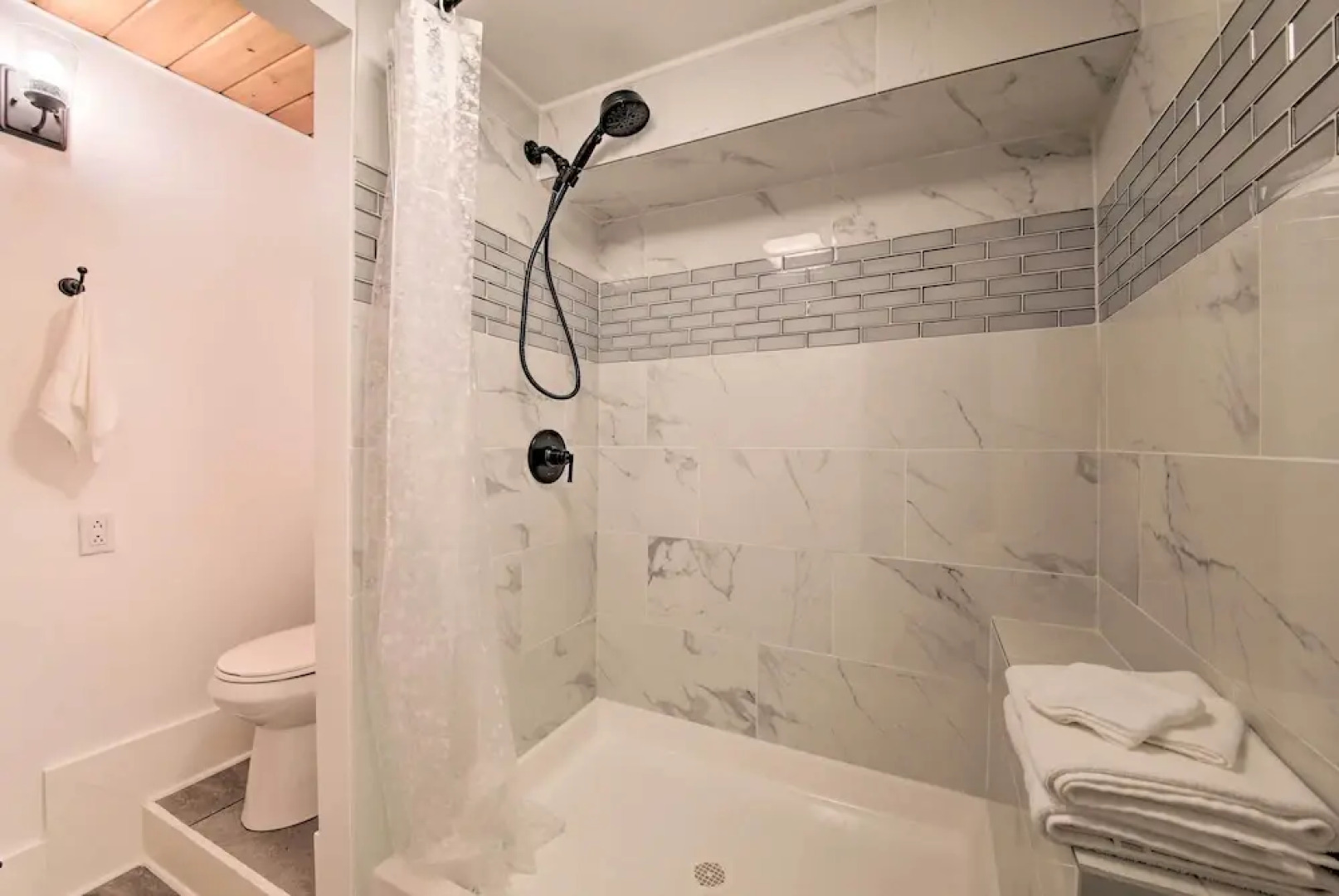 Cozy Colonial Home w/ Bay Access & Water View