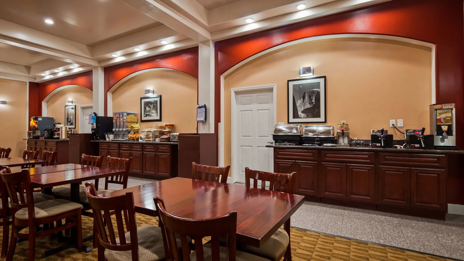 Best Western Plus Yosemite Way Station Motel