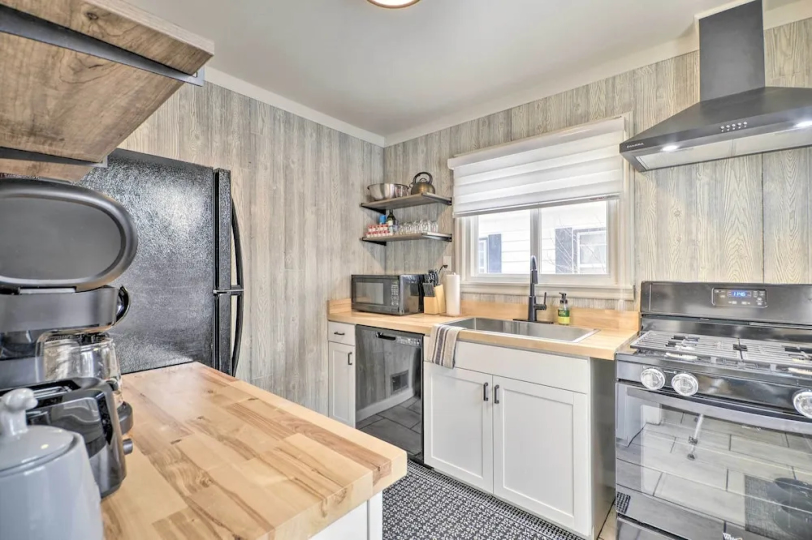 Central Thermopolis Home: 1 Mi to Hot Springs!