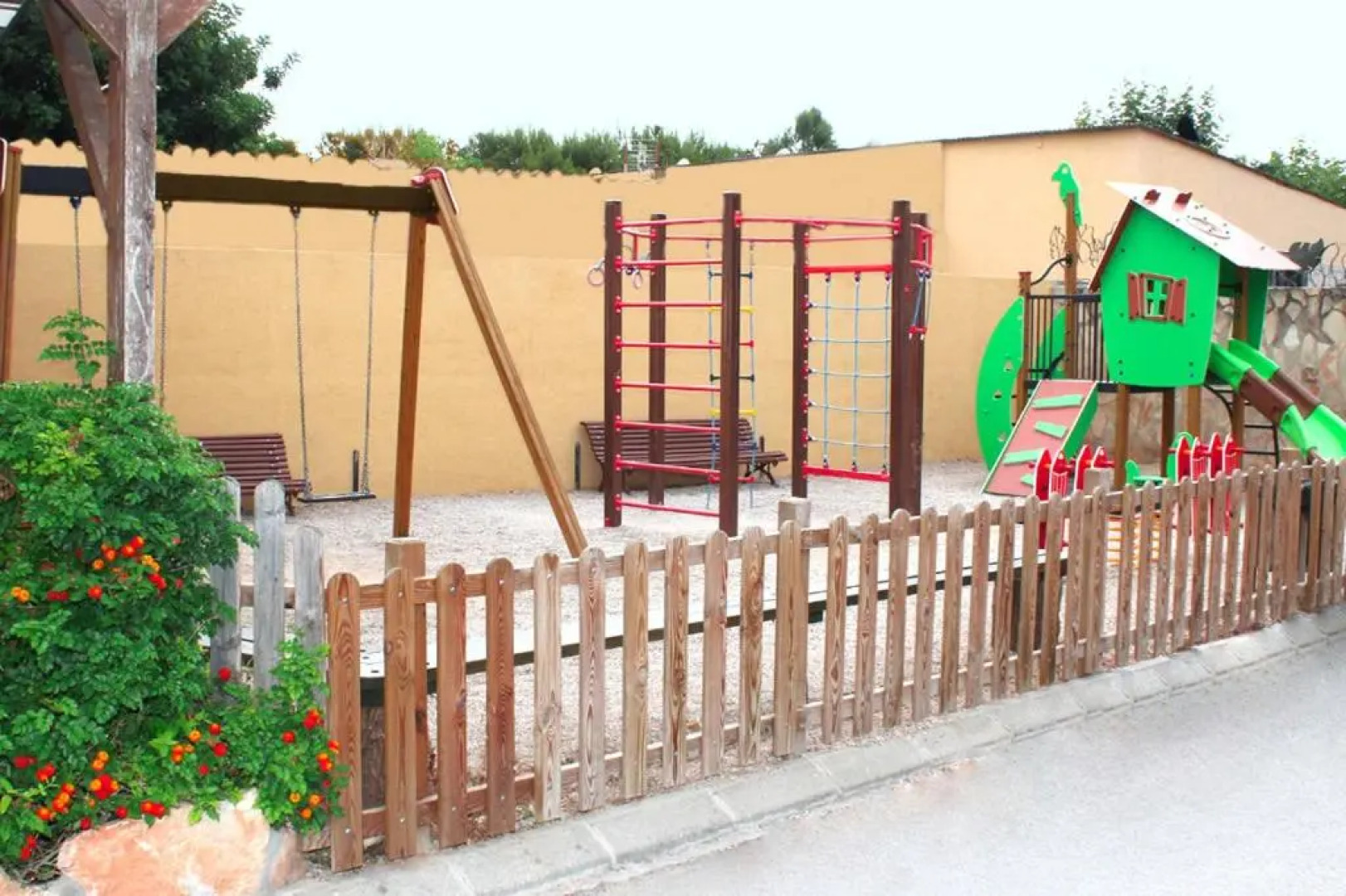 Camping Arc De Bará