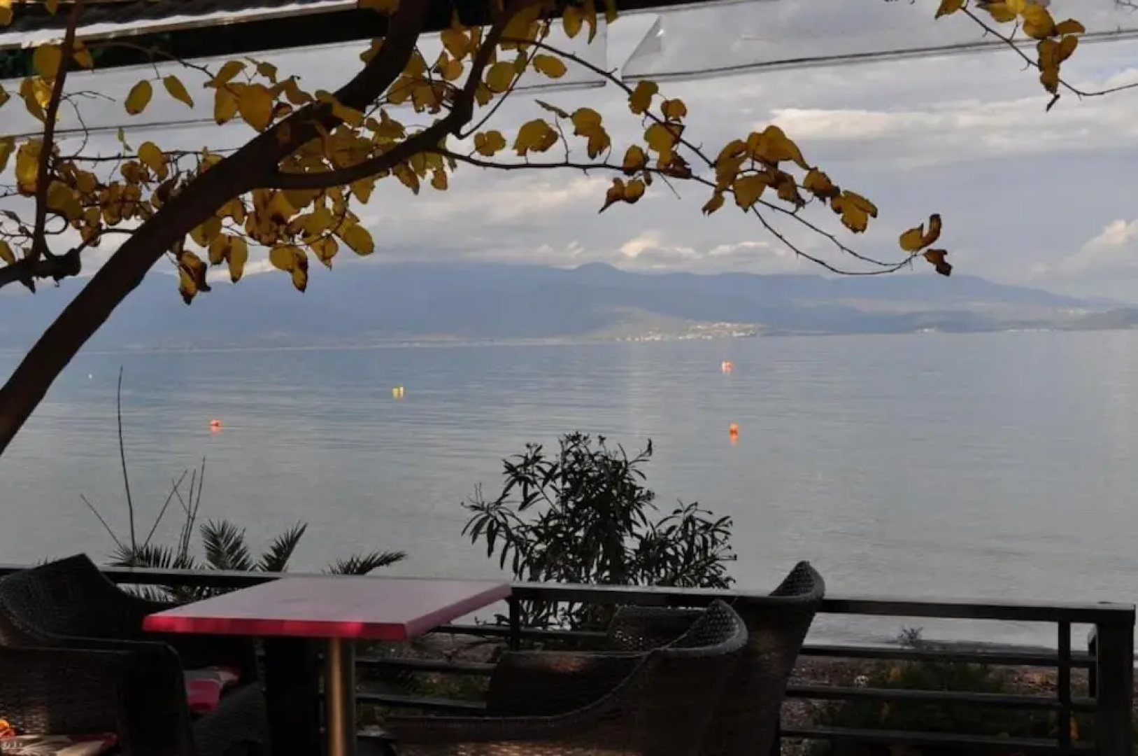 Okeania Seafront Rooms in Kamena Vourla