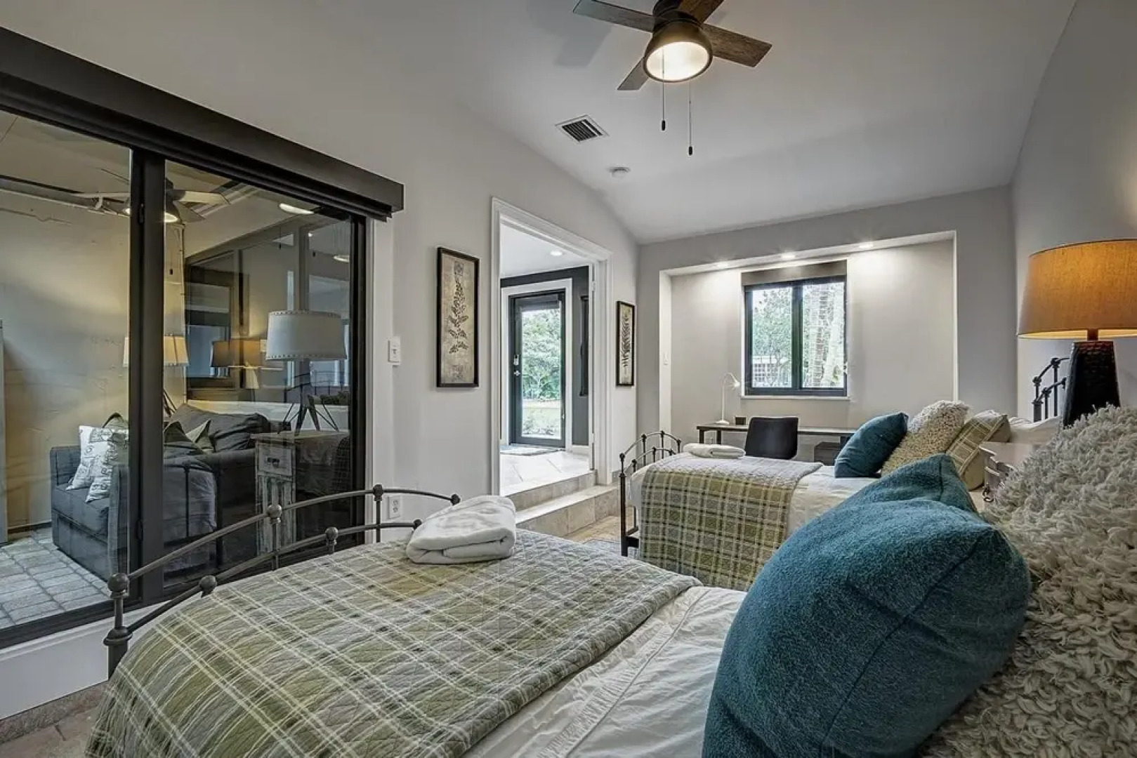 Fantastic 3 Bedroom Heated Salt Pool Home 3 Blocks From Wilton Drive