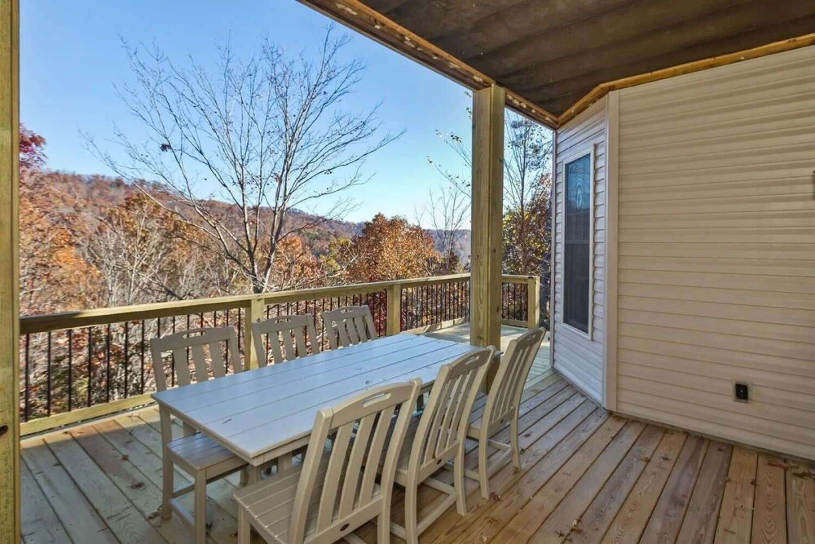 Rumbling Bald Resort Home In Lake Lure - Wifi - Community Beach, Pool, Golf And More 5 Bedroom Home by Sunscape Property Management
