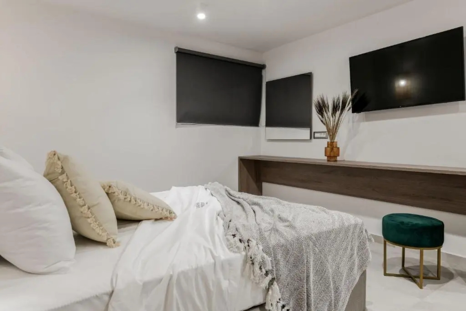 Lagoon Luxury Suites