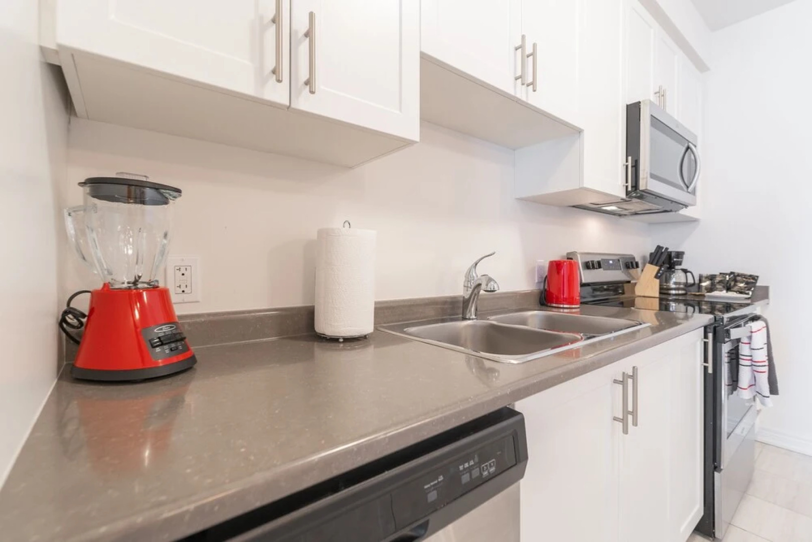 Elegant Brand New Town House