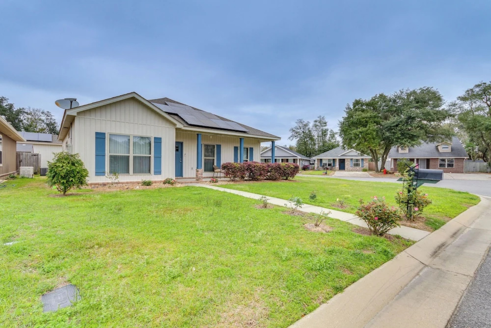 Pet-friendly Pensacola Home ~ 2 Mi to Bruce Beach!