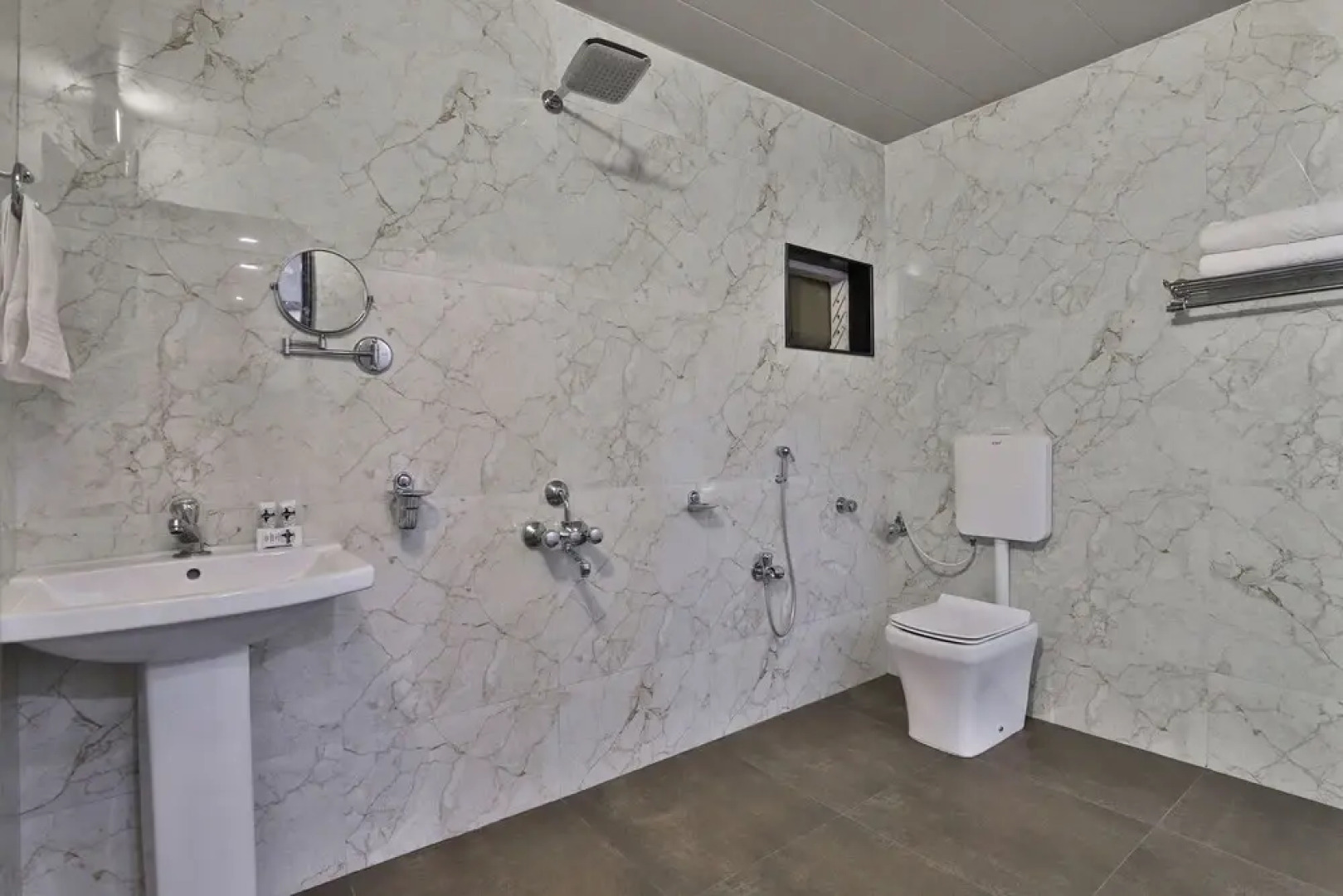 OYO 30559 Center Point