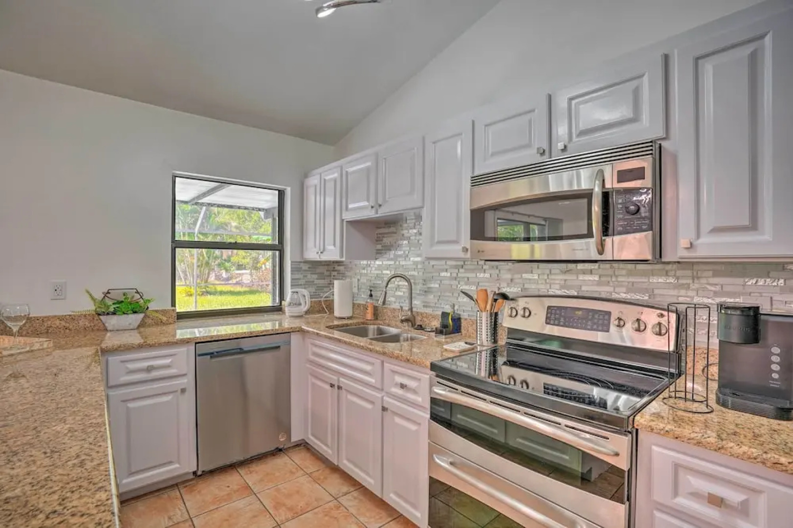 Naples Home w/ Private Pool: 6 Mi to Dtwn!